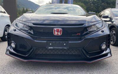 Una bomba da 320CV da vedere e toccare, entra e guarda le foto!